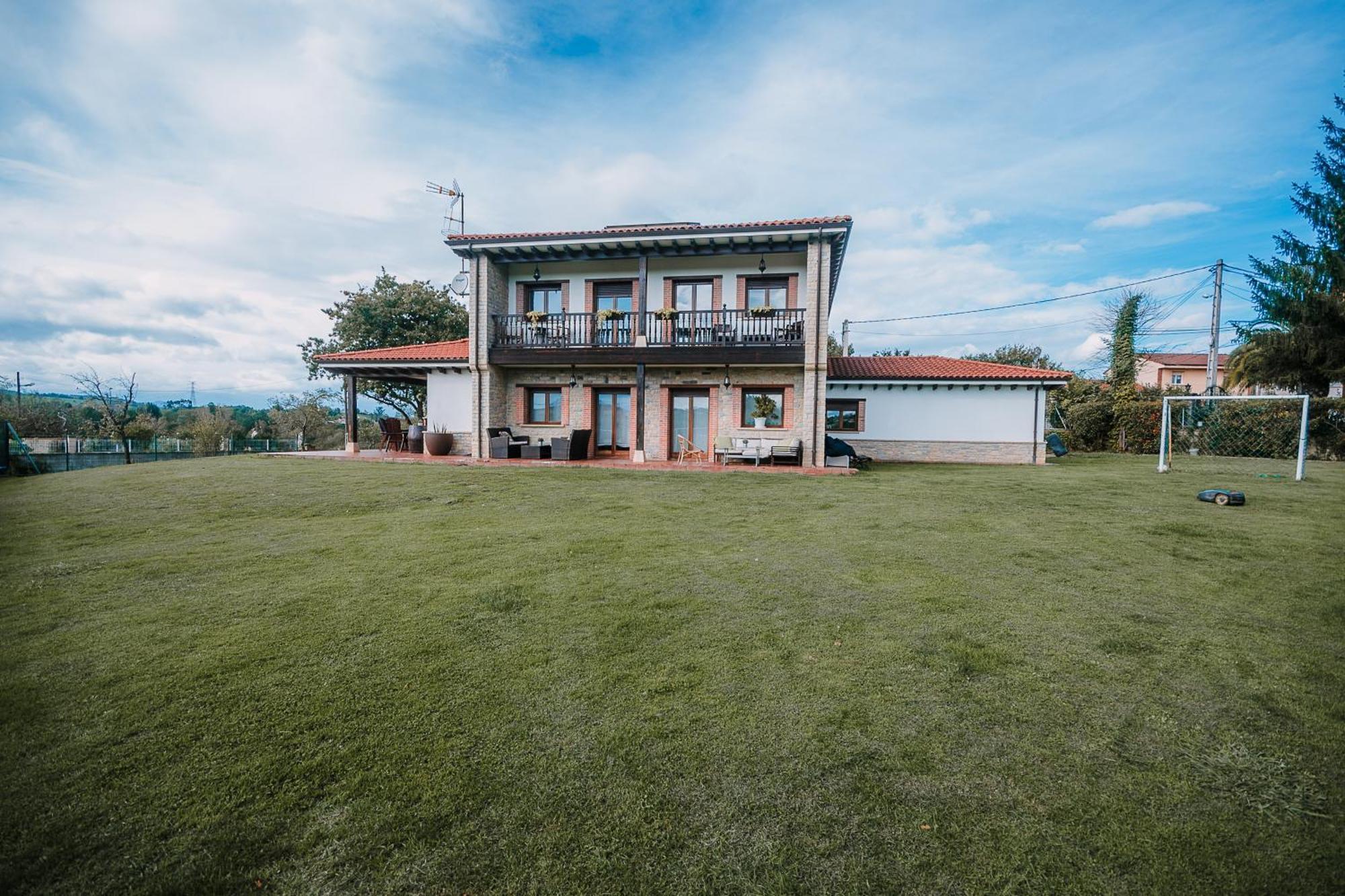 Villa Tiviti Oviedo Exterior photo