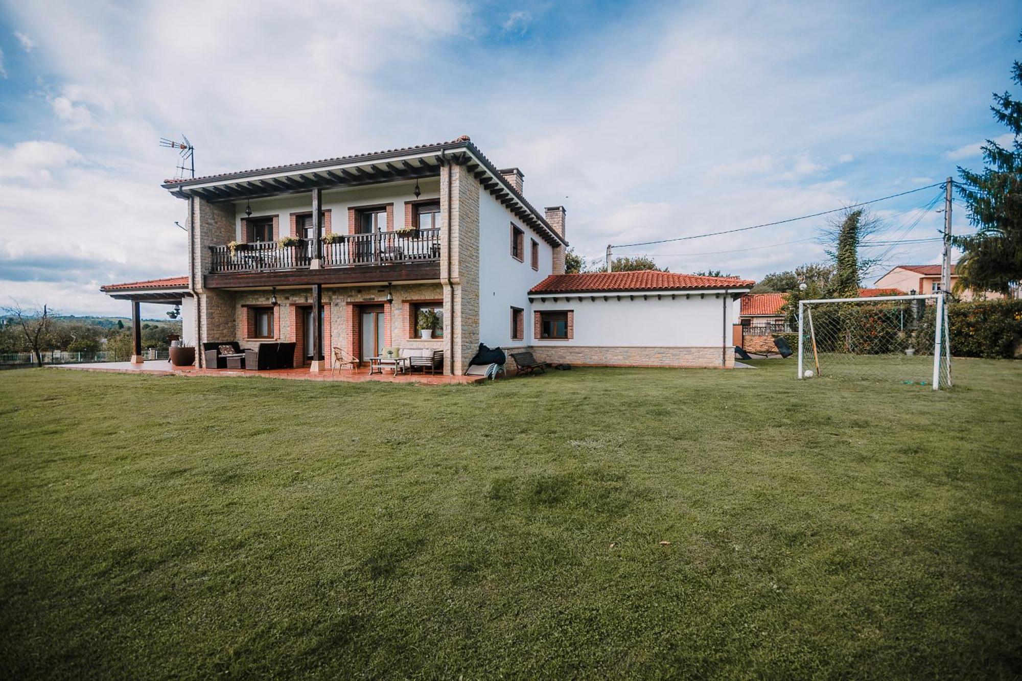 Villa Tiviti Oviedo Exterior photo