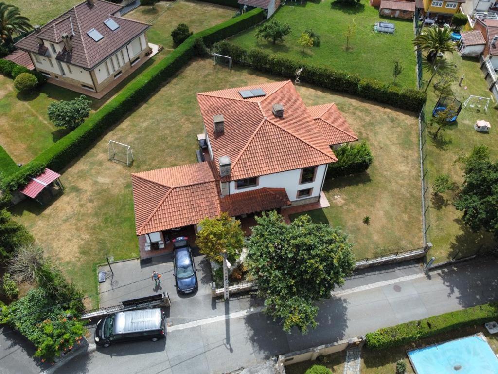 Villa Tiviti Oviedo Exterior photo
